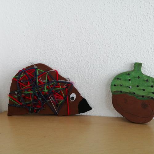 Igel und Kastanien