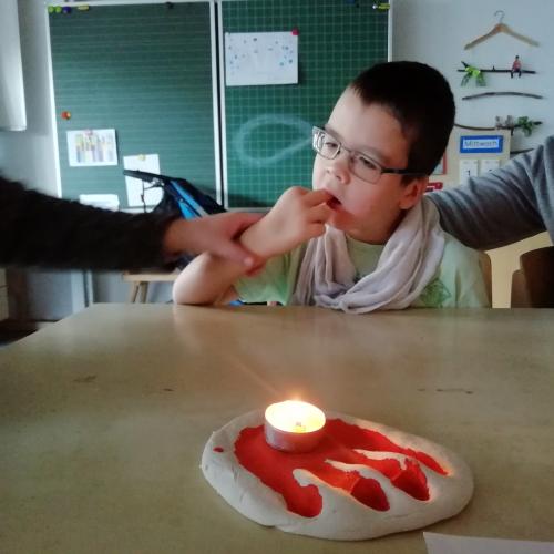 Religionsunterricht, Lichterfeier, Wir sind in Gottes Hand